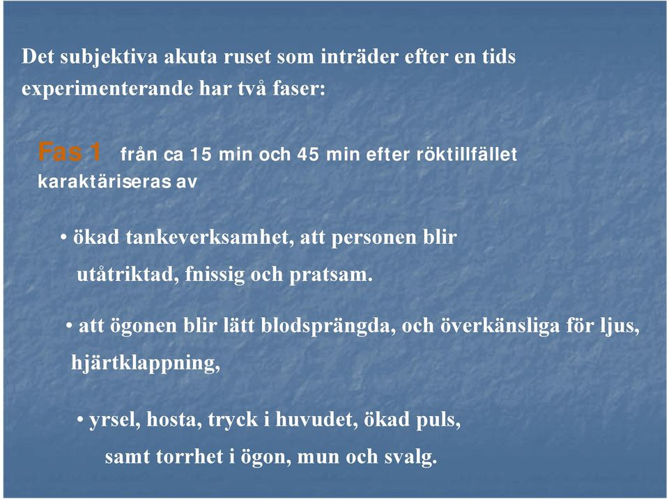 personen blir utåtriktad, fnissig och pratsam.