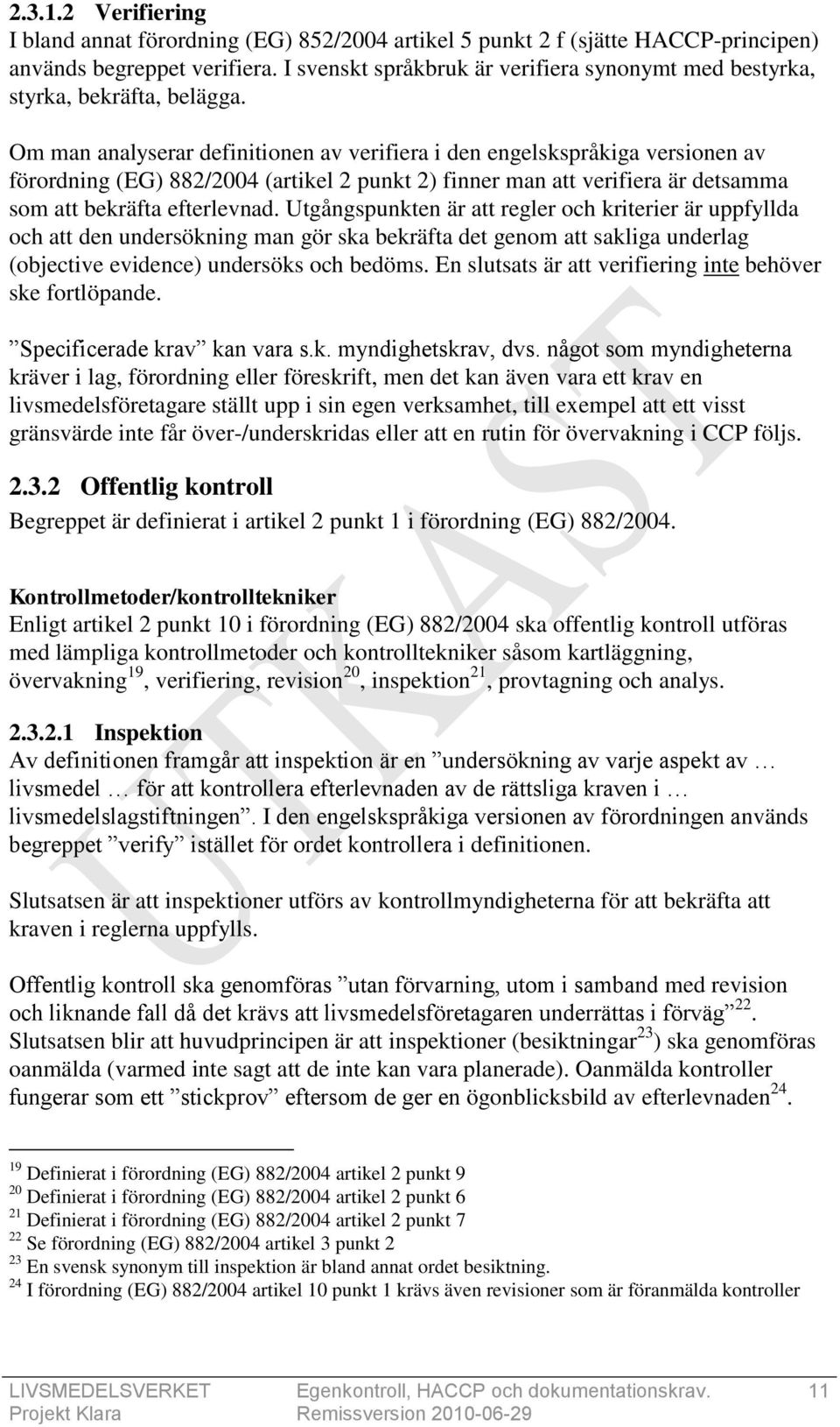 Om man analyserar definitionen av verifiera i den engelskspråkiga versionen av förordning (EG) 882/2004 (artikel 2 punkt 2) finner man att verifiera är detsamma som att bekräfta efterlevnad.