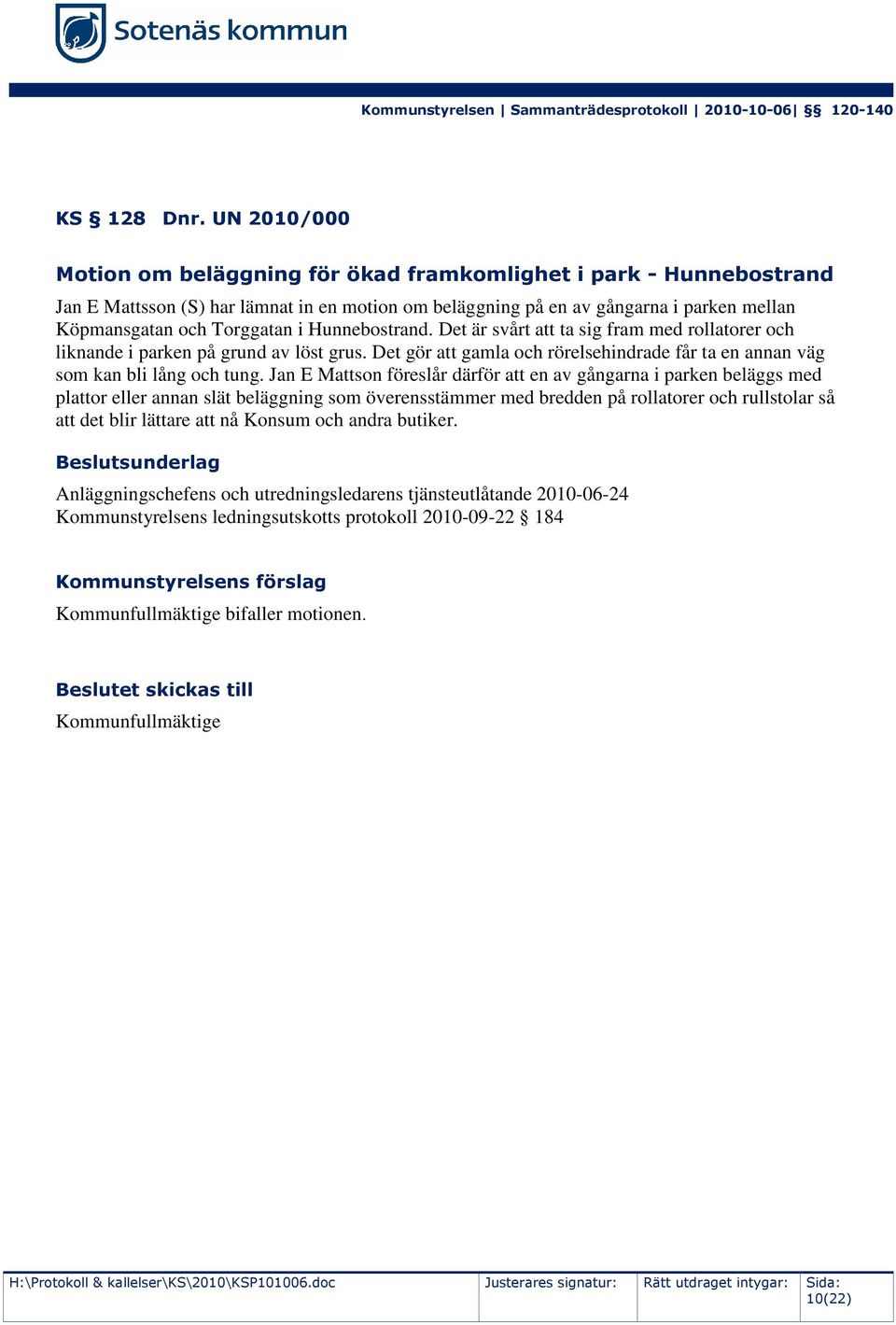 Hunnebostrand. Det är svårt att ta sig fram med rollatorer och liknande i parken på grund av löst grus. Det gör att gamla och rörelsehindrade får ta en annan väg som kan bli lång och tung.