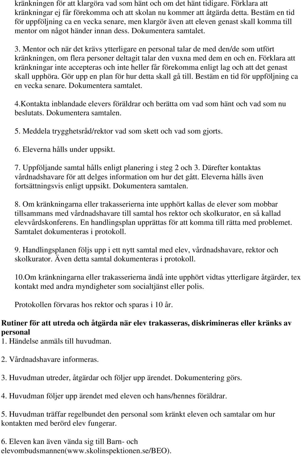 Mentor och när det krävs ytterligare en personal talar de med den/de som utfört kränkningen, om flera personer deltagit talar den vuxna med dem en och en.