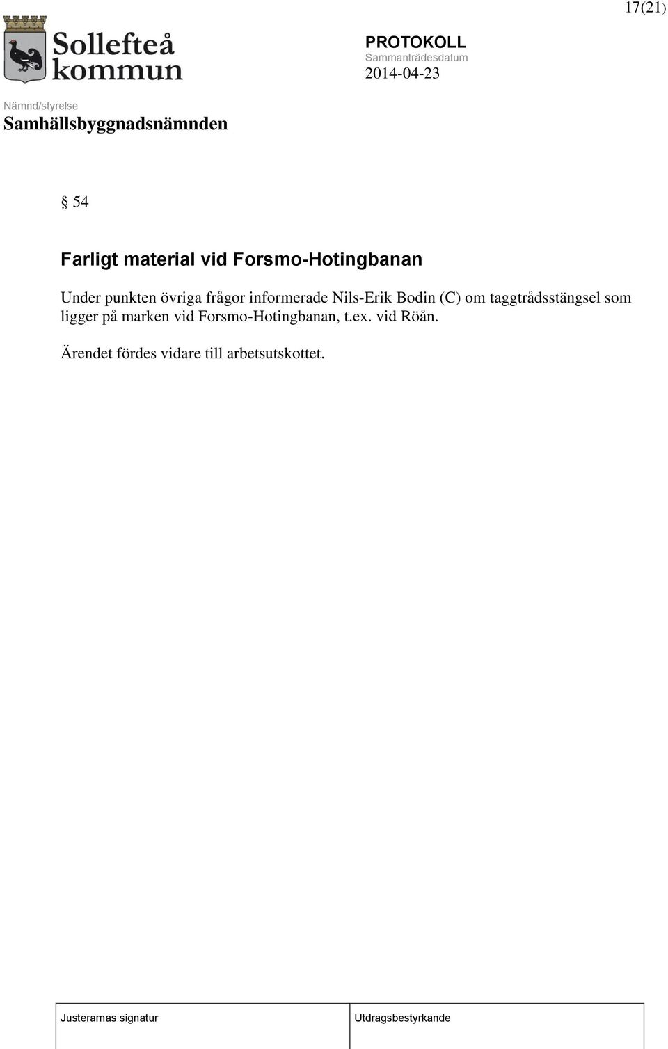 taggtrådsstängsel som ligger på marken vid