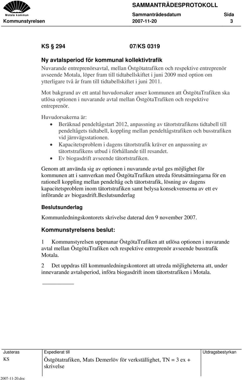 Mot bakgrund av ett antal huvudorsaker anser kommunen att ÖstgötaTrafiken ska utlösa optionen i nuvarande avtal mellan ÖstgötaTrafiken och respektive entreprenör.