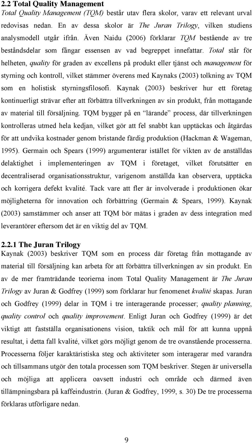 Total står för helheten, quality för graden av excellens på produkt eller tjänst och management för styrning och kontroll, vilket stämmer överens med Kaynaks (2003) tolkning av TQM som en holistisk