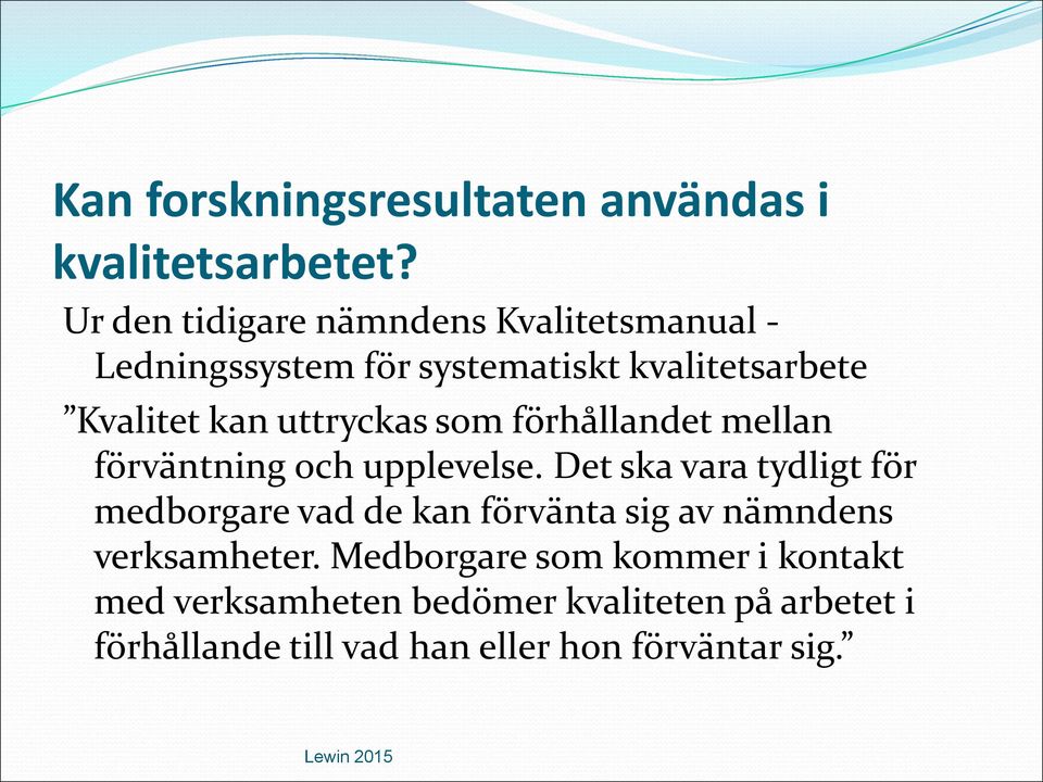 uttryckas som förhållandet mellan förväntning och upplevelse.