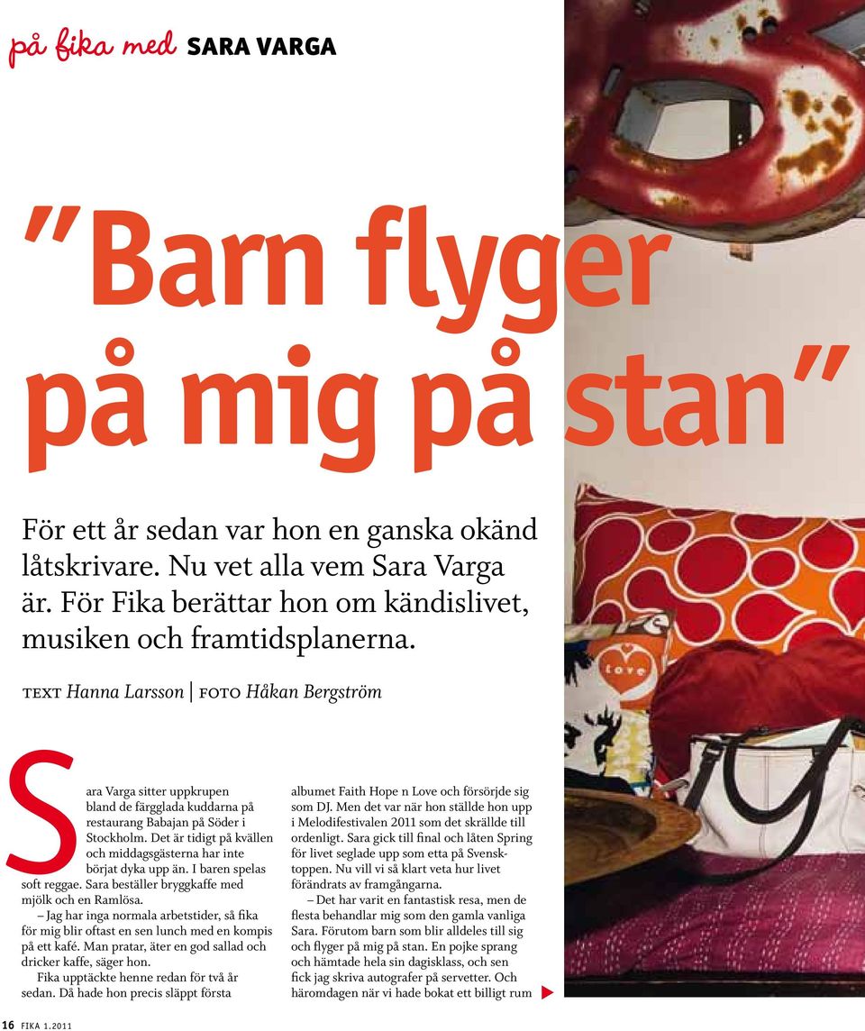 text Hanna Larsson foto Håkan Bergström Sara Varga sitter uppkrupen bland de färgglada kuddarna på restaurang Babajan på Söder i Stockholm.