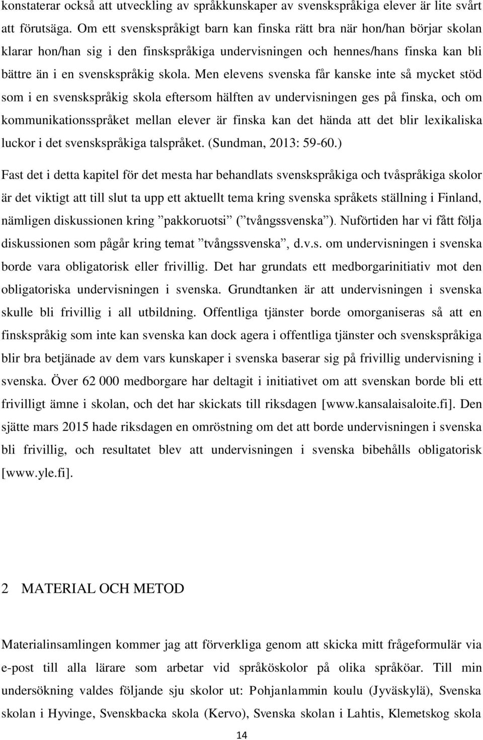 Men elevens svenska får kanske inte så mycket stöd som i en svenskspråkig skola eftersom hälften av undervisningen ges på finska, och om kommunikationsspråket mellan elever är finska kan det hända