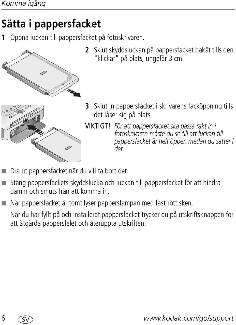 För att pappersfacket ska passa rakt in i fotoskrivaren måste du se till att luckan till pappersfacket är helt öppen medan du sätter i det. Dra ut pappersfacket när du vill ta bort det.