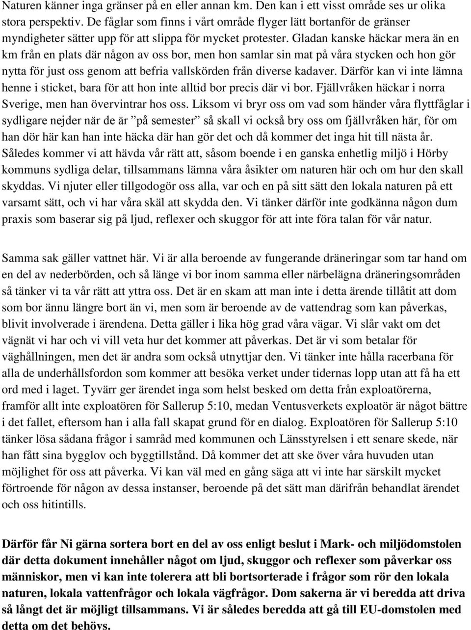 Gladan kanske häckar mera än en km från en plats där någon av oss bor, men hon samlar sin mat på våra stycken och hon gör nytta för just oss genom att befria vallskörden från diverse kadaver.