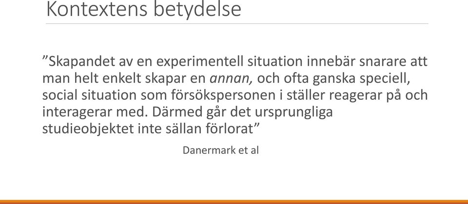 social situation som försökspersonen i ställer reagerar på och interagerar
