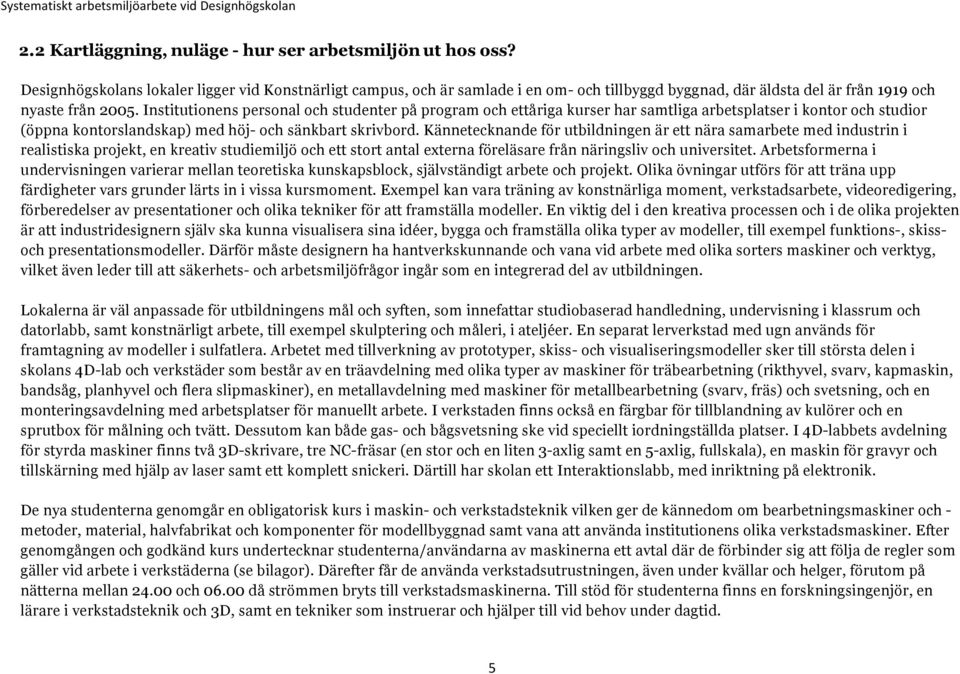 Institutionens personal och studenter på program och ettåriga kurser har samtliga arbetsplatser i kontor och studior (öppna kontorslandskap) med höj- och sänkbart skrivbord.