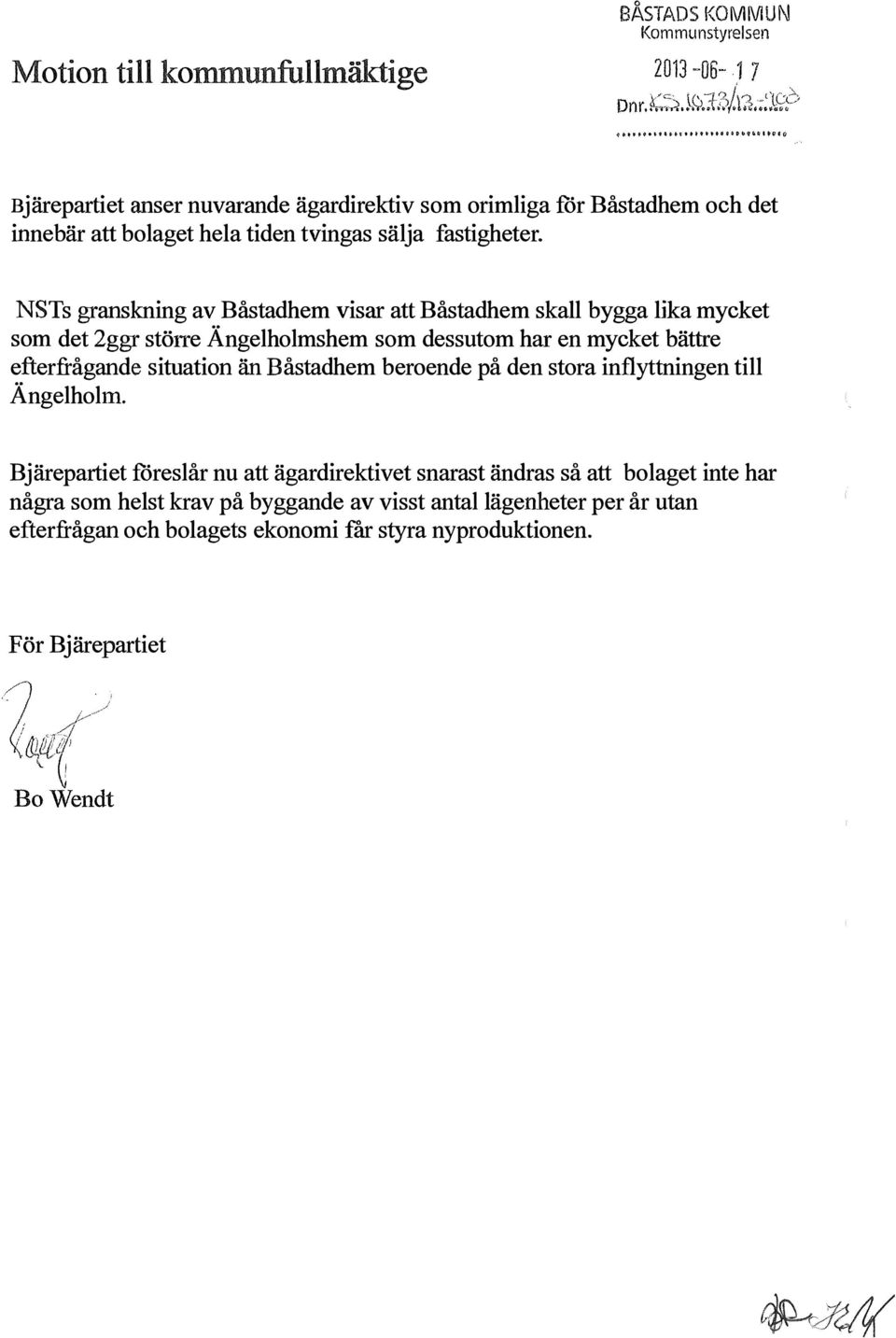 NSTs granskning av Båstadhem visar att Båstadhem skall bygga lika mycket som det 2ggr större Ängelholmshem som dessutom har en mycket bättre efterfrågande situation