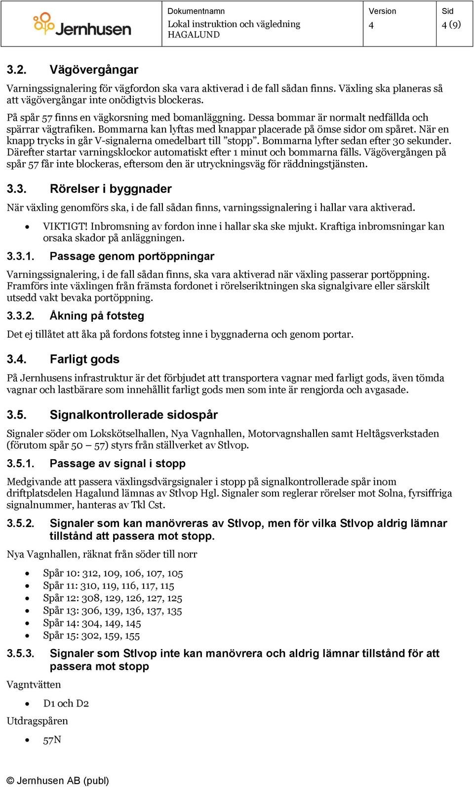 När en knapp trycks in går V-signalerna omedelbart till stopp. Bommarna lyfter sedan efter 30 sekunder. Därefter startar varningsklockor automatiskt efter 1 minut och bommarna fälls.