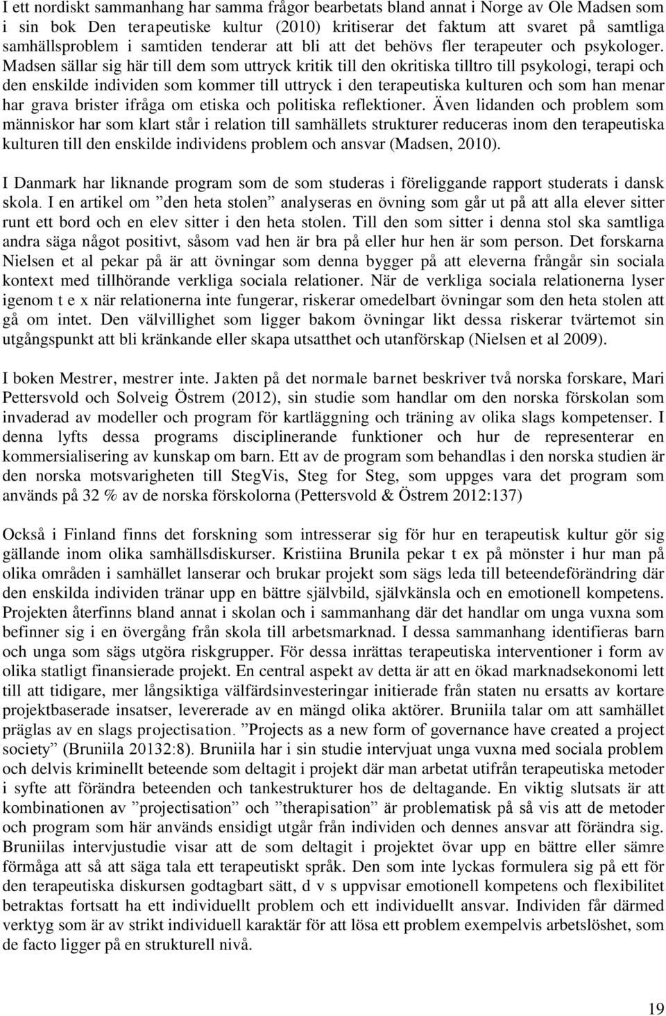 Madsen sällar sig här till dem som uttryck kritik till den okritiska tilltro till psykologi, terapi och den enskilde individen som kommer till uttryck i den terapeutiska kulturen och som han menar