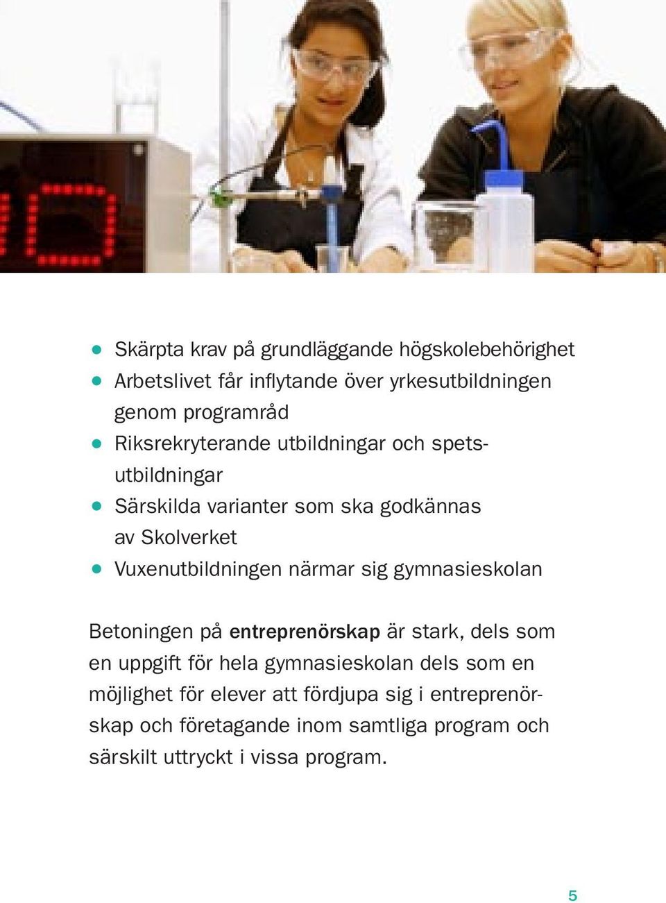 närmar sig gymnasieskolan Betoningen på entreprenörskap är stark, dels som en uppgift för hela gymnasieskolan dels som en