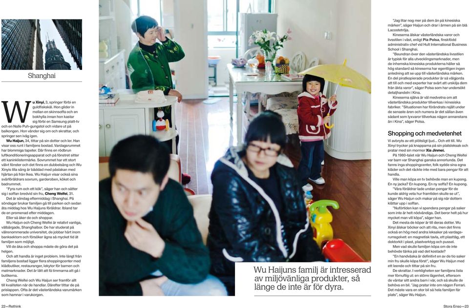 Hon vänder sig om och skrattar, och springer sen iväg igen. Wu Haijun, 34, tittar på sin dotter och ler. Han visar oss runt i familjens bostad. Vardagsrummet har blommiga tapeter.