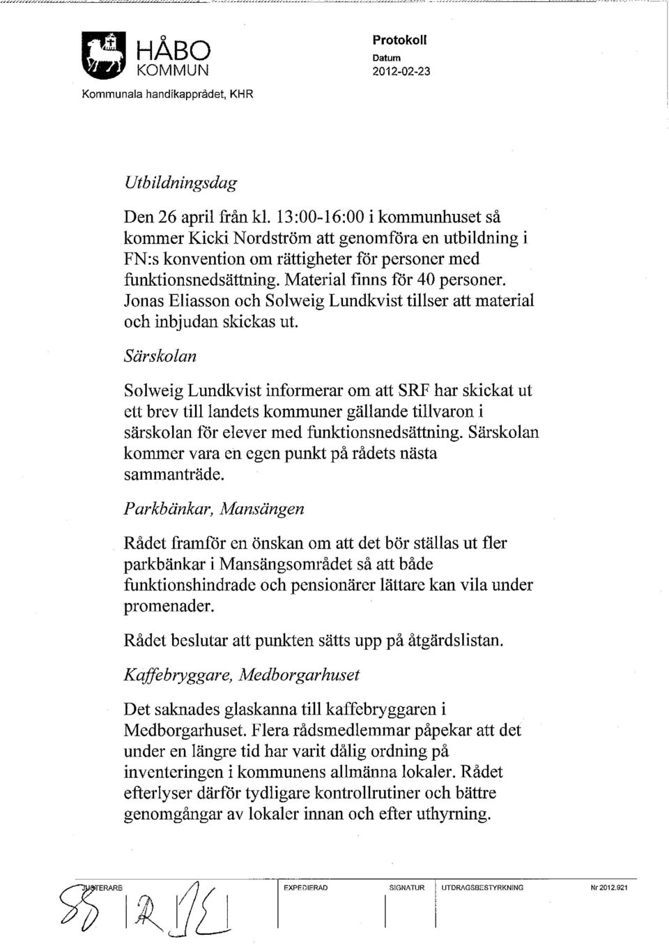 Jonas Eliasson och Solweig Lundkvist tillser att material och inbjudan skickas ut.