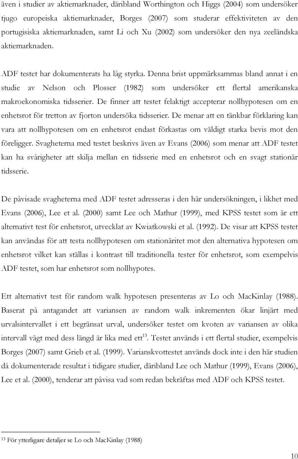 Denna brist uppmärksammas bland annat i en studie av Nelson och Plosser (1982) som undersöker ett flertal amerikanska makroekonomiska tidsserier.