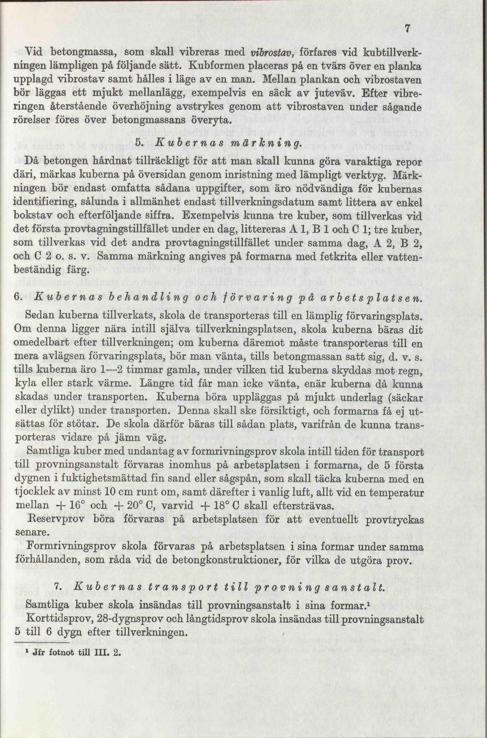 Efter vibreringen återstående överhöjning avstrykes genom att vibrostaven under sågande rörelser föres över betongmassans överyta. 5. Kubernas märkning.