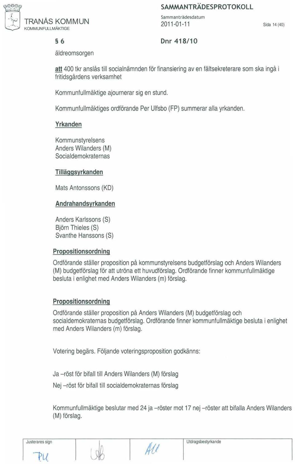 stund. Kommunfullmäktiges ordförande Per Ulfsbo (FP) summerar alla yrkanden.