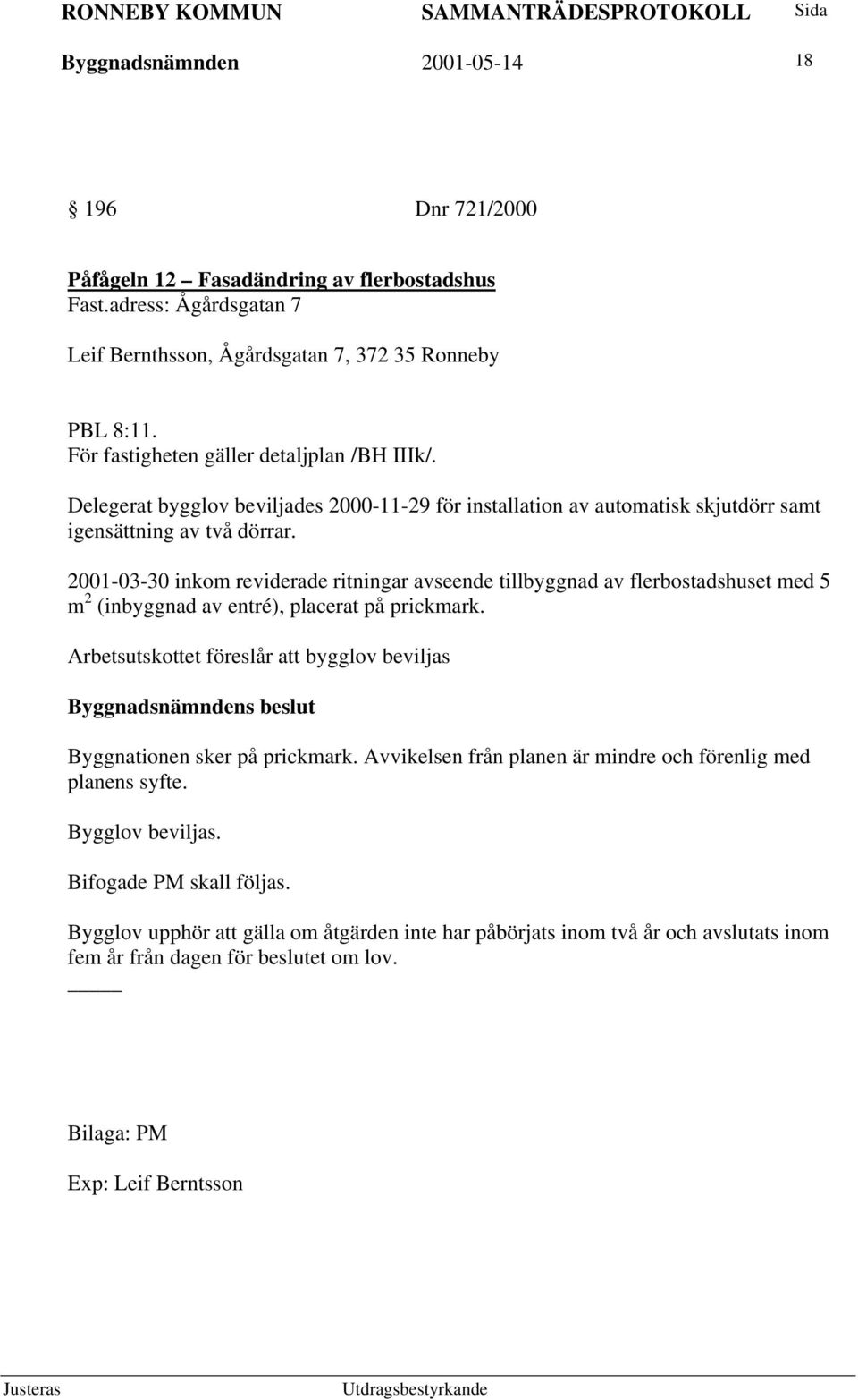 2001-03-30 inkom reviderade ritningar avseende tillbyggnad av flerbostadshuset med 5 m 2 (inbyggnad av entré), placerat på prickmark.