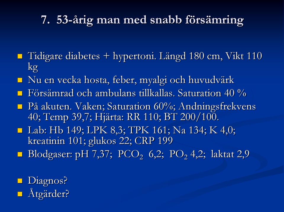 Saturation 40 % På akuten. Vaken; Saturation 60%; Andningsfrekvens 40; Temp 39,7; Hjärta: RR 110; BT 200/100.