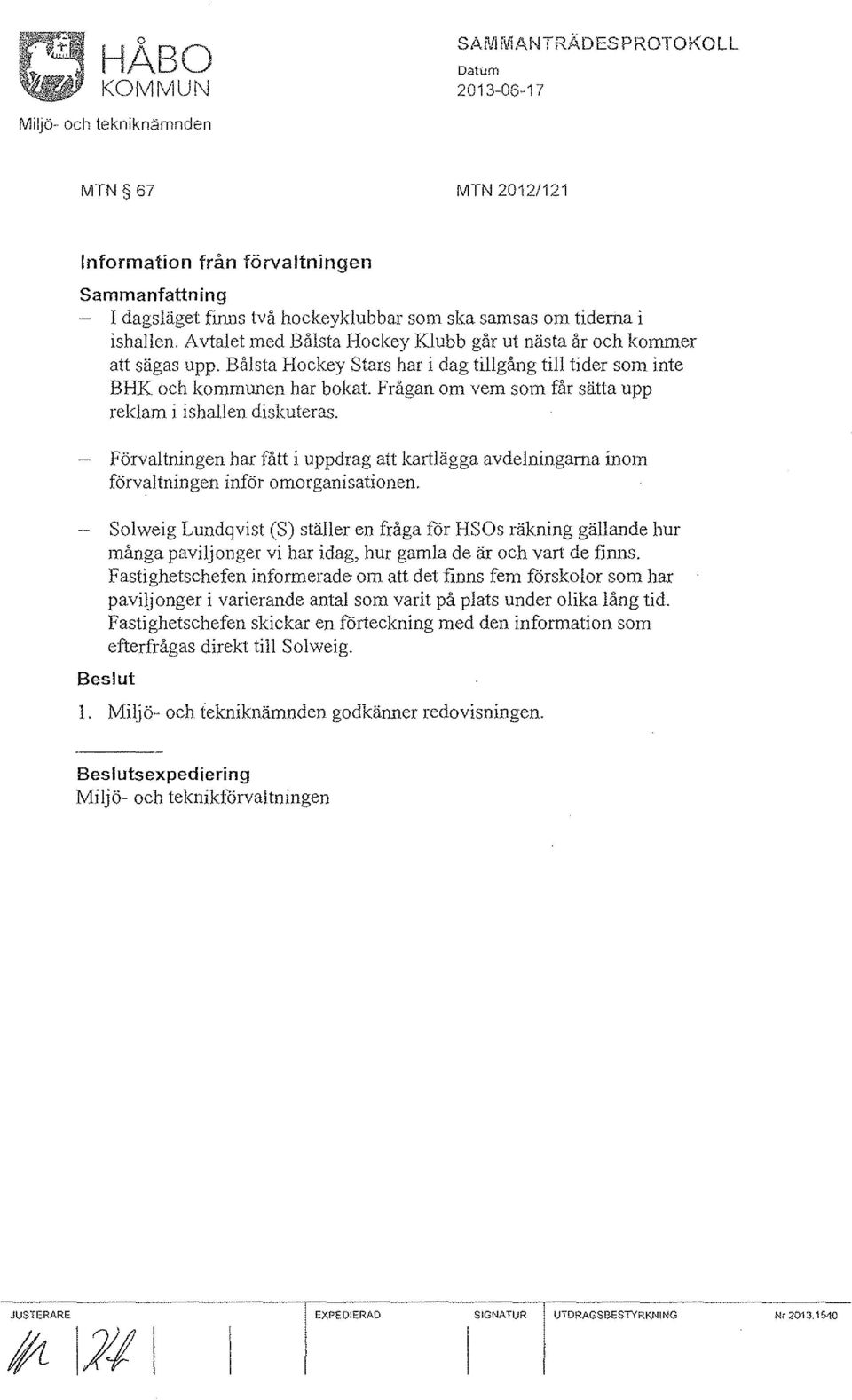 Frågan om vem som får sätta upp reklam i ishallen diskuteras. Förvaltningen har fått i uppdrag att kartlägga avdelningarna inom förvaltningen inför omorganisationen.