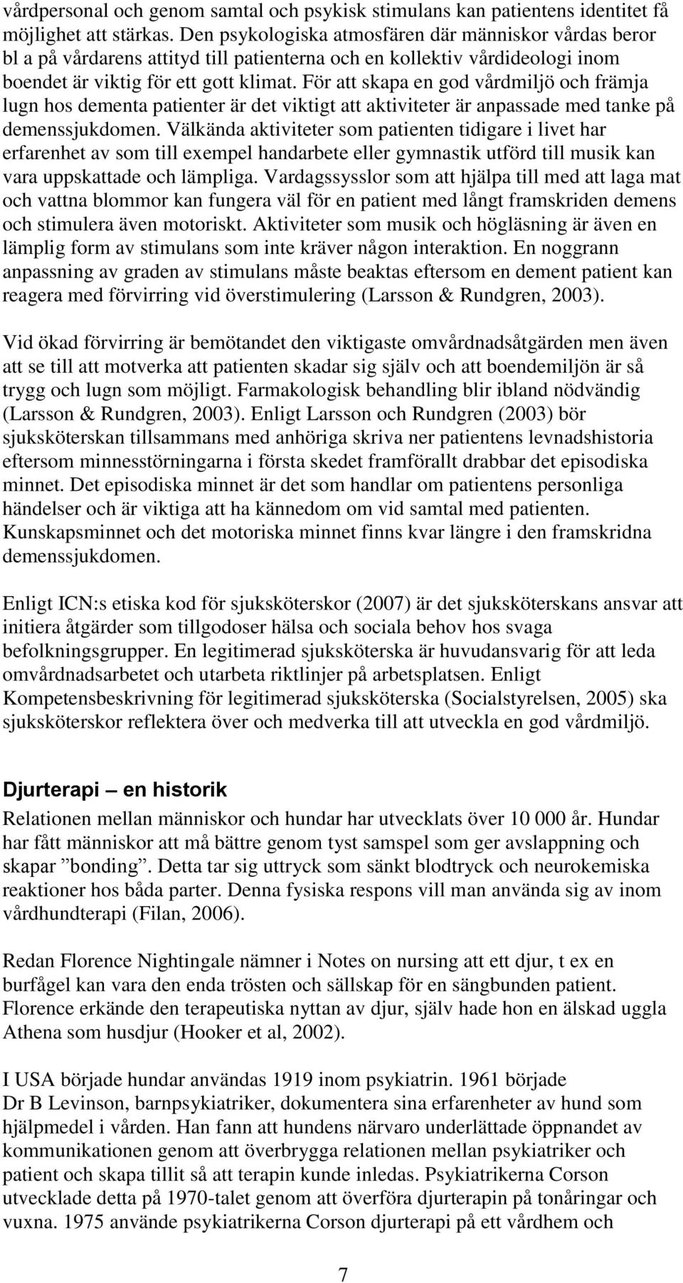 För att skapa en god vårdmiljö och främja lugn hos dementa patienter är det viktigt att aktiviteter är anpassade med tanke på demenssjukdomen.