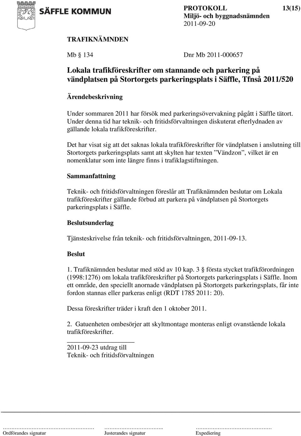 Det har visat sig att det saknas lokala trafikföreskrifter för vändplatsen i anslutning till Stortorgets parkeringsplats samt att skylten har texten Vändzon, vilket är en nomenklatur som inte längre