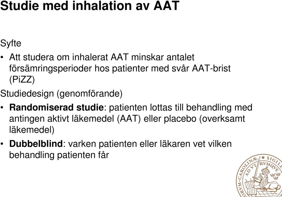 Randomiserad studie: patienten lottas till behandling med antingen aktivt läkemedel (AAT)