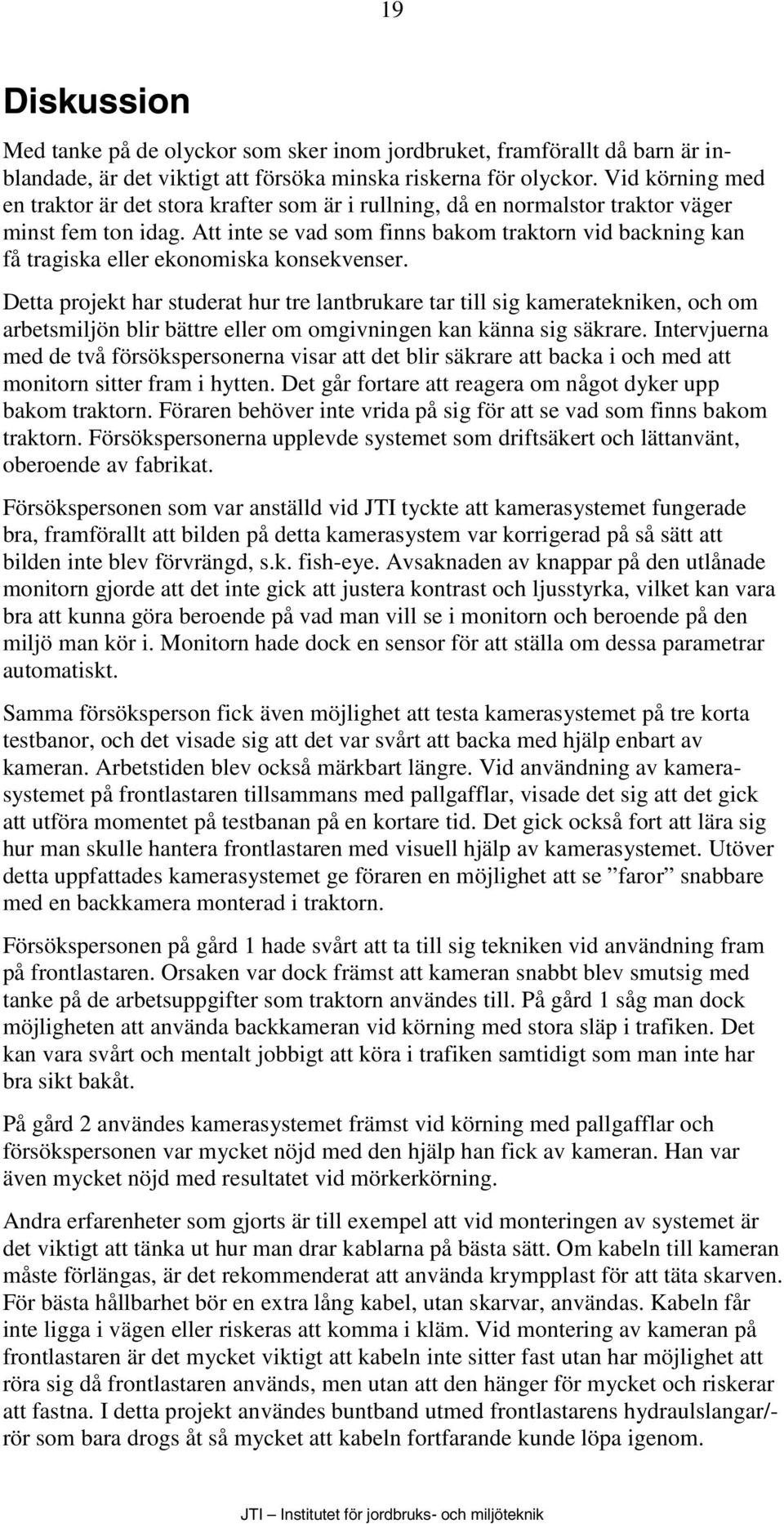 Att inte se vad som finns bakom traktorn vid backning kan få tragiska eller ekonomiska konsekvenser.