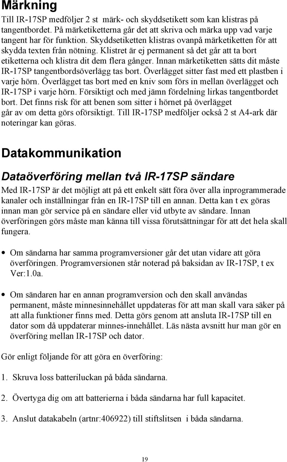 Innan märketiketten sätts dit måste IR-17SP tangentbordsöverlägg tas bort. Överlägget sitter fast med ett plastben i varje hörn.