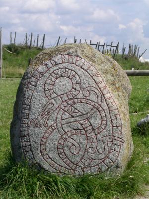Urnordiska / runsvenska, ca 150 v.t. 1000 v.t. Urnordiska är det äldsta nordiska språk forskarna känner till (även kallad nordgermanska - danska, svenska, norska, färöiska, isländska - ).