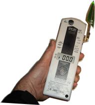 Radio- och mikrovågsmätare HF32D - Mikrovågsmätare 800 MHz - 2,7 GHz för att mäta GSM, DAB, DECT, UMTS(3G), 4G, Bluetooth och läckande mikrovågsugnar.