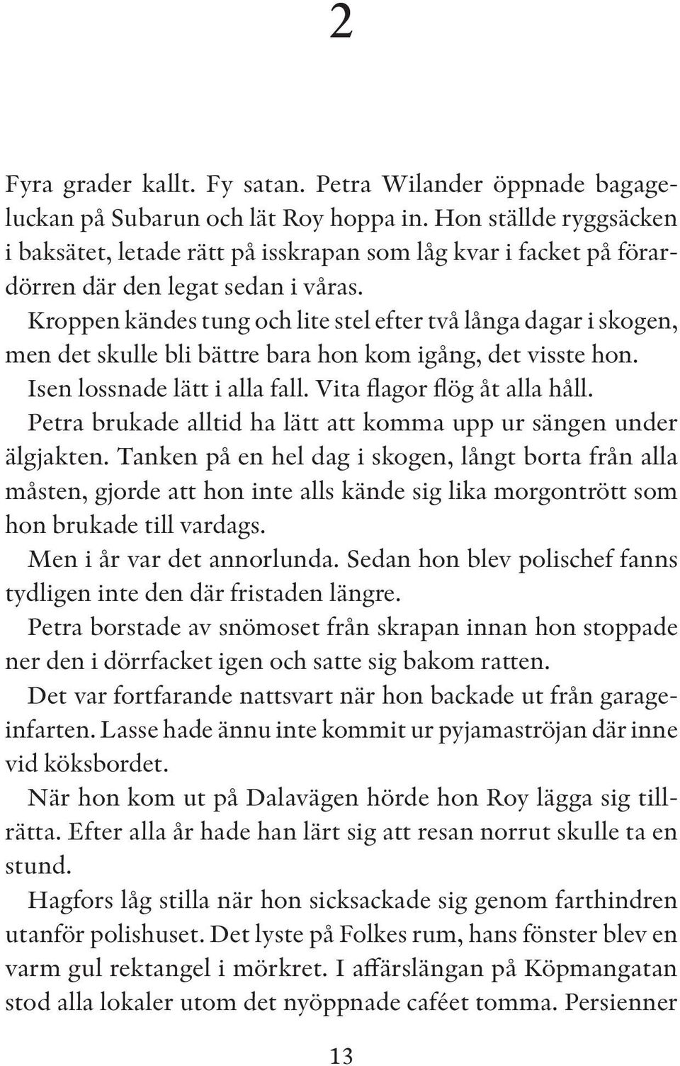 Kroppen kändes tung och lite stel efter två långa dagar i skogen, men det skulle bli bättre bara hon kom igång, det visste hon. Isen lossnade lätt i alla fall. Vita flagor flög åt alla håll.