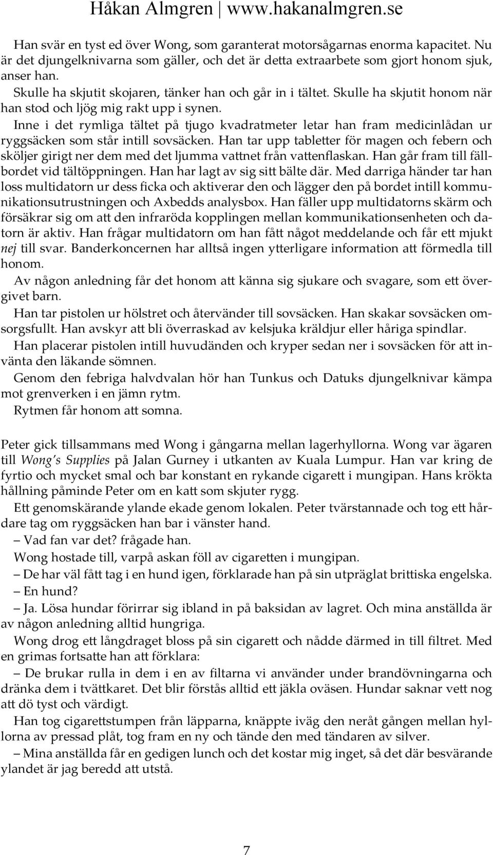 Inne i det rymliga tältet på tjugo kvadratmeter letar han fram medicinlådan ur ryggsäcken som står intill sovsäcken.