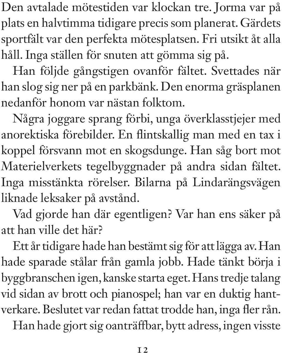 Några joggare sprang förbi, unga överklasstjejer med anorektiska förebilder. En flintskallig man med en tax i koppel försvann mot en skogsdunge.