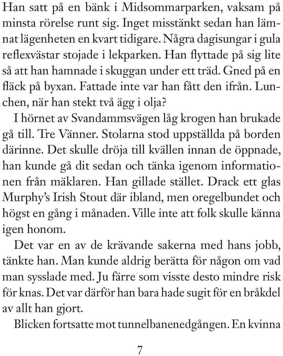 I hörnet av Svandammsvägen låg krogen han brukade gå till. Tre Vänner. Stolarna stod uppställda på borden därinne.