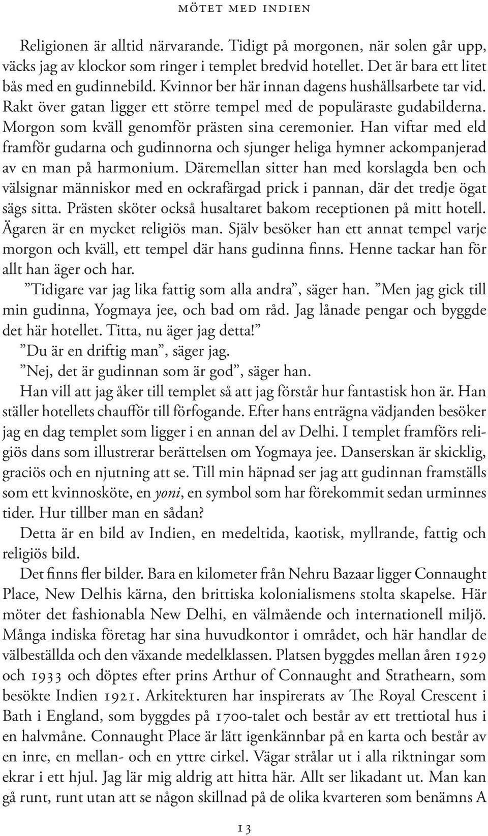 Han viftar med eld framför gudarna och gudinnorna och sjunger heliga hymner ackompanjerad av en man på harmonium.