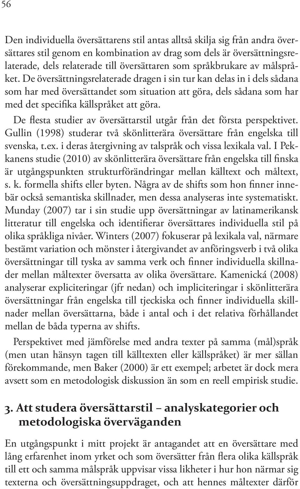 De översättningsrelaterade dragen i sin tur kan delas in i dels sådana som har med översättandet som situation att göra, dels sådana som har med det specifika källspråket att göra.