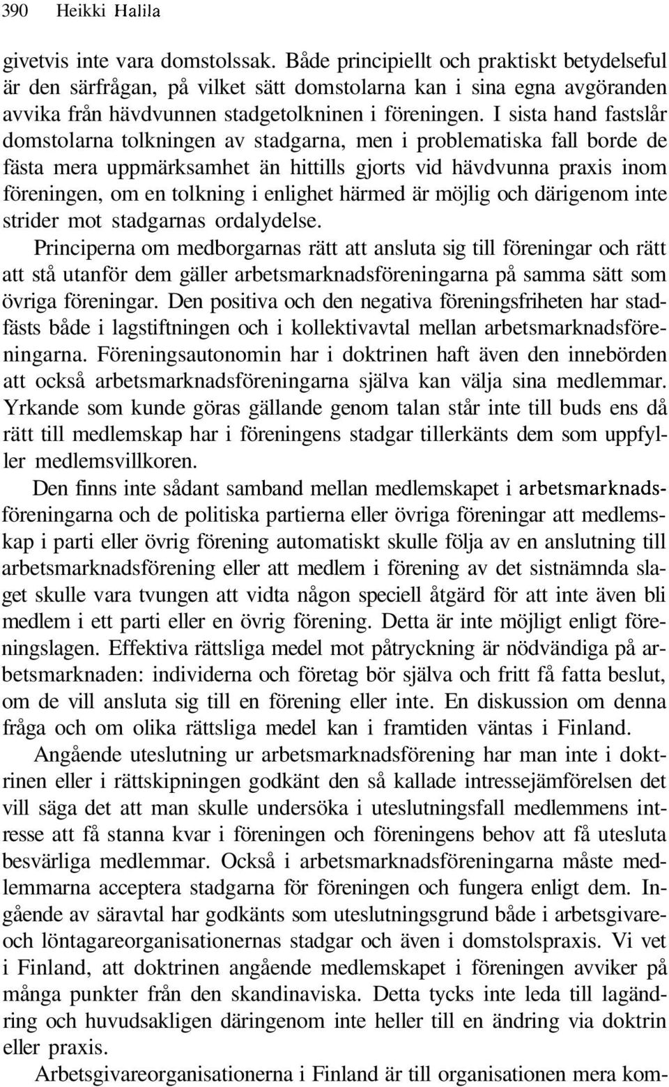 I sista hand fastslår domstolarna tolkningen av stadgarna, men i problematiska fall borde de fästa mera uppmärksamhet än hittills gjorts vid hävdvunna praxis inom föreningen, om en tolkning i