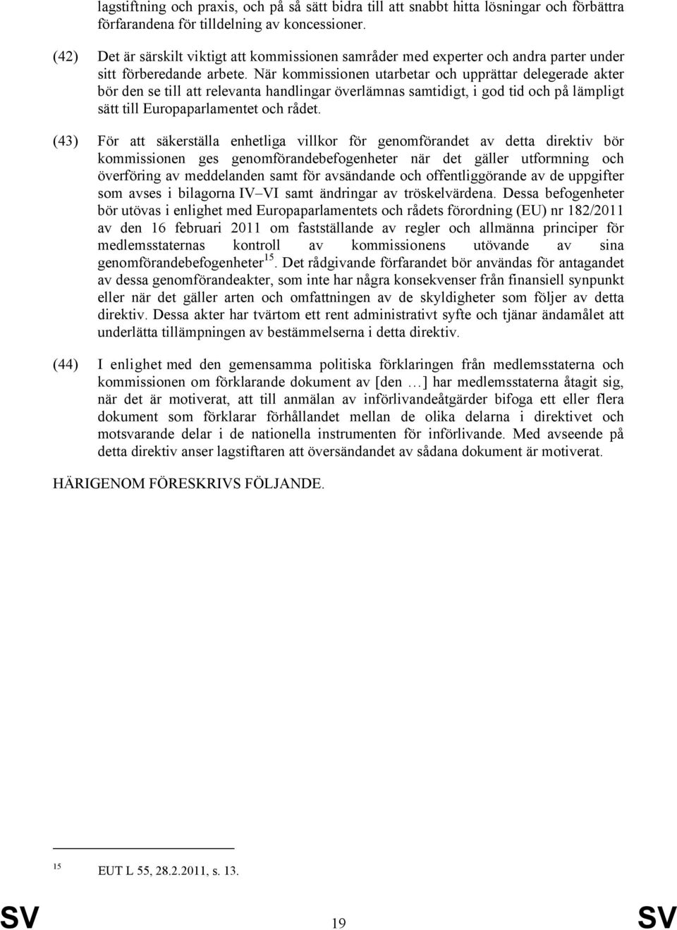 När kommissionen utarbetar och upprättar delegerade akter bör den se till att relevanta handlingar överlämnas samtidigt, i god tid och på lämpligt sätt till Europaparlamentet och rådet.