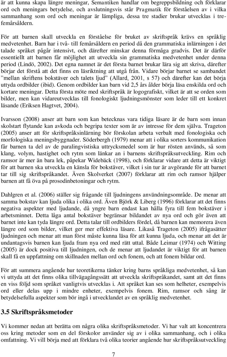 Barn har i två- till femårsåldern en period då den grammatiska inlärningen i det talade språket pågår intensivt, och därefter minskar denna förmåga gradvis.