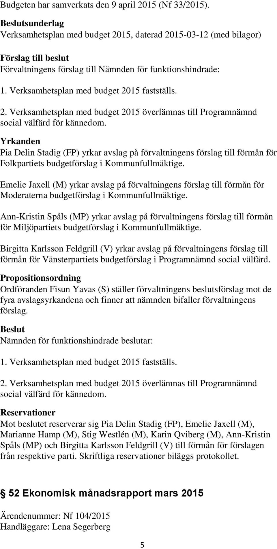 Emelie Jaxell (M) yrkar avslag på förvaltningens förslag till förmån för Moderaterna budgetförslag i Kommunfullmäktige.