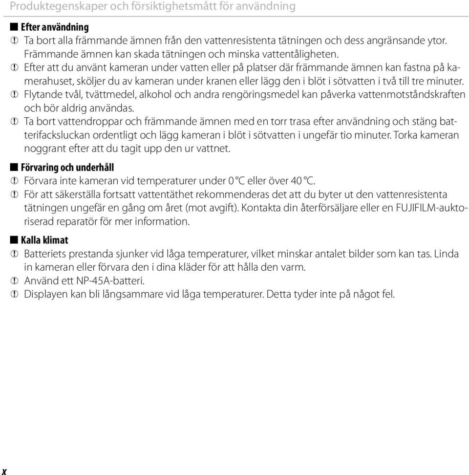 Q Efter att du använt kameran under vatten eller på platser där främmande ämnen kan fastna på ka- merahuset, sköljer du av kameran under kranen eller lägg den i blöt i sötvatten i två till tre