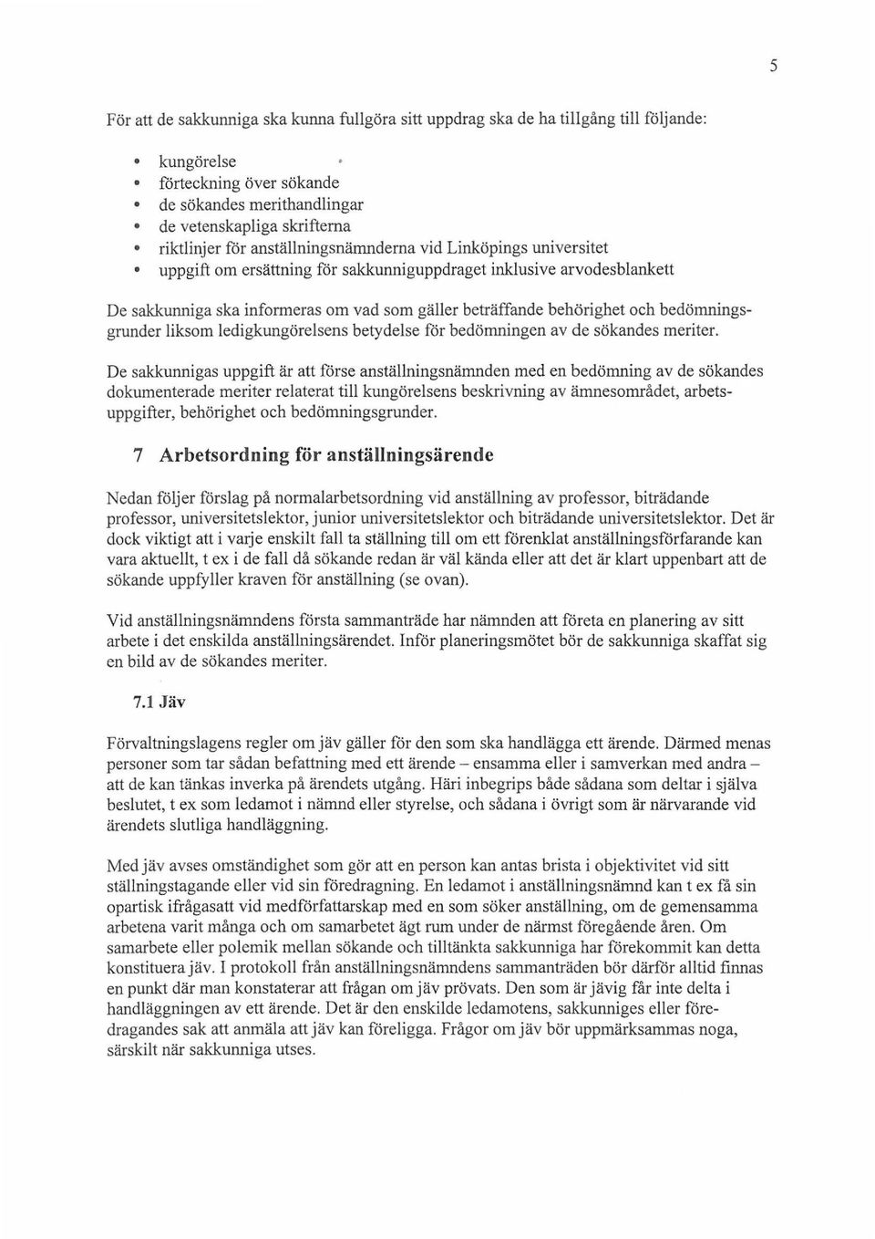 bedömningsgrunder liksom ledigkungörelsens betydelse för bedömningen av de sökandes meriter.
