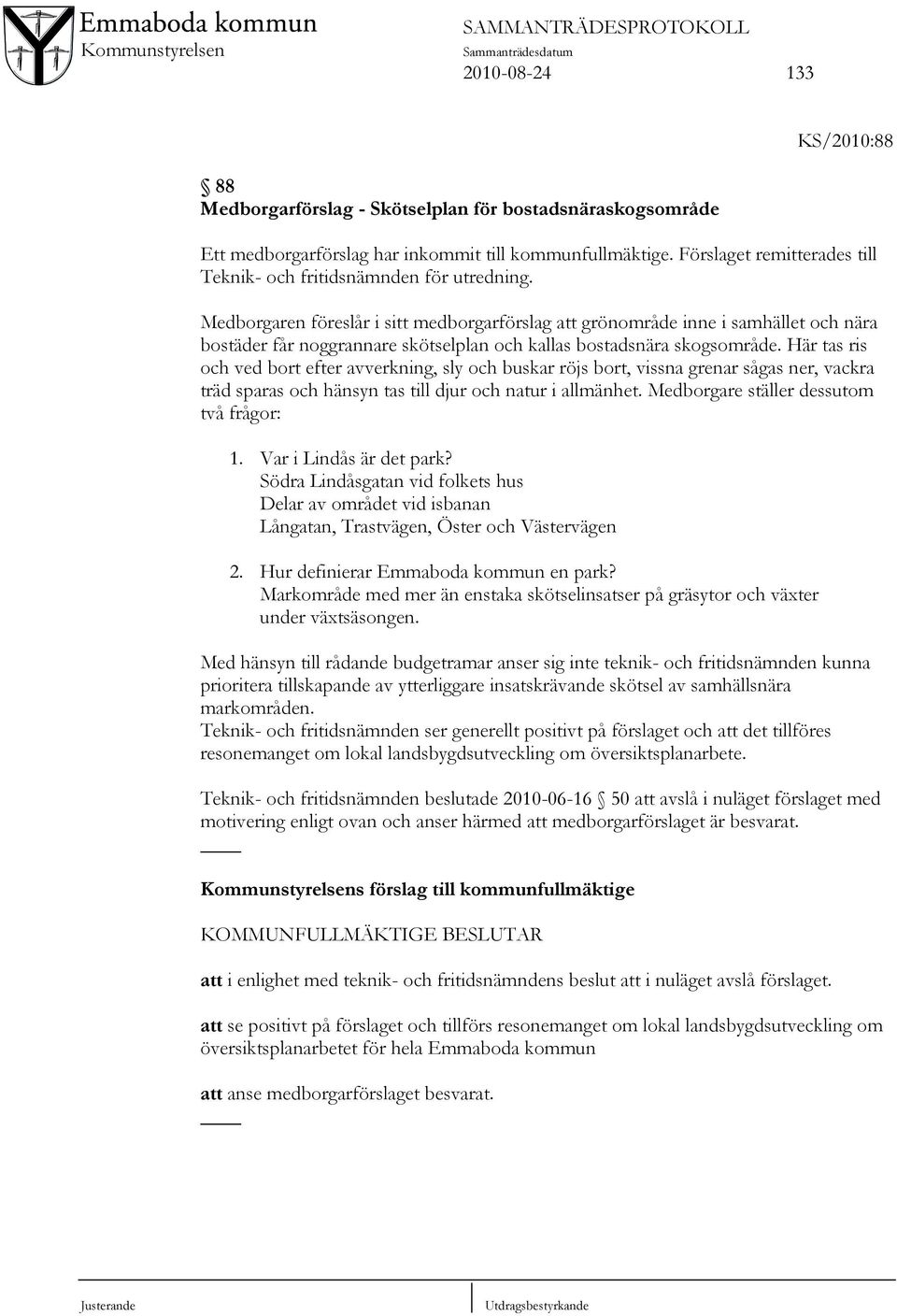 Medborgaren föreslår i sitt medborgarförslag att grönområde inne i samhället och nära bostäder får noggrannare skötselplan och kallas bostadsnära skogsområde.