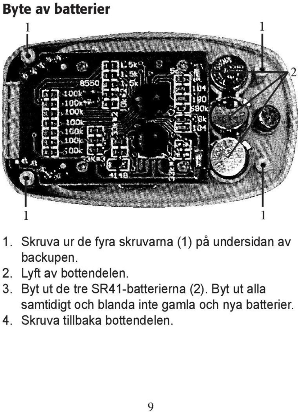 Lyft av bottendelen. 3. Byt ut de tre SR41-batterierna (2).