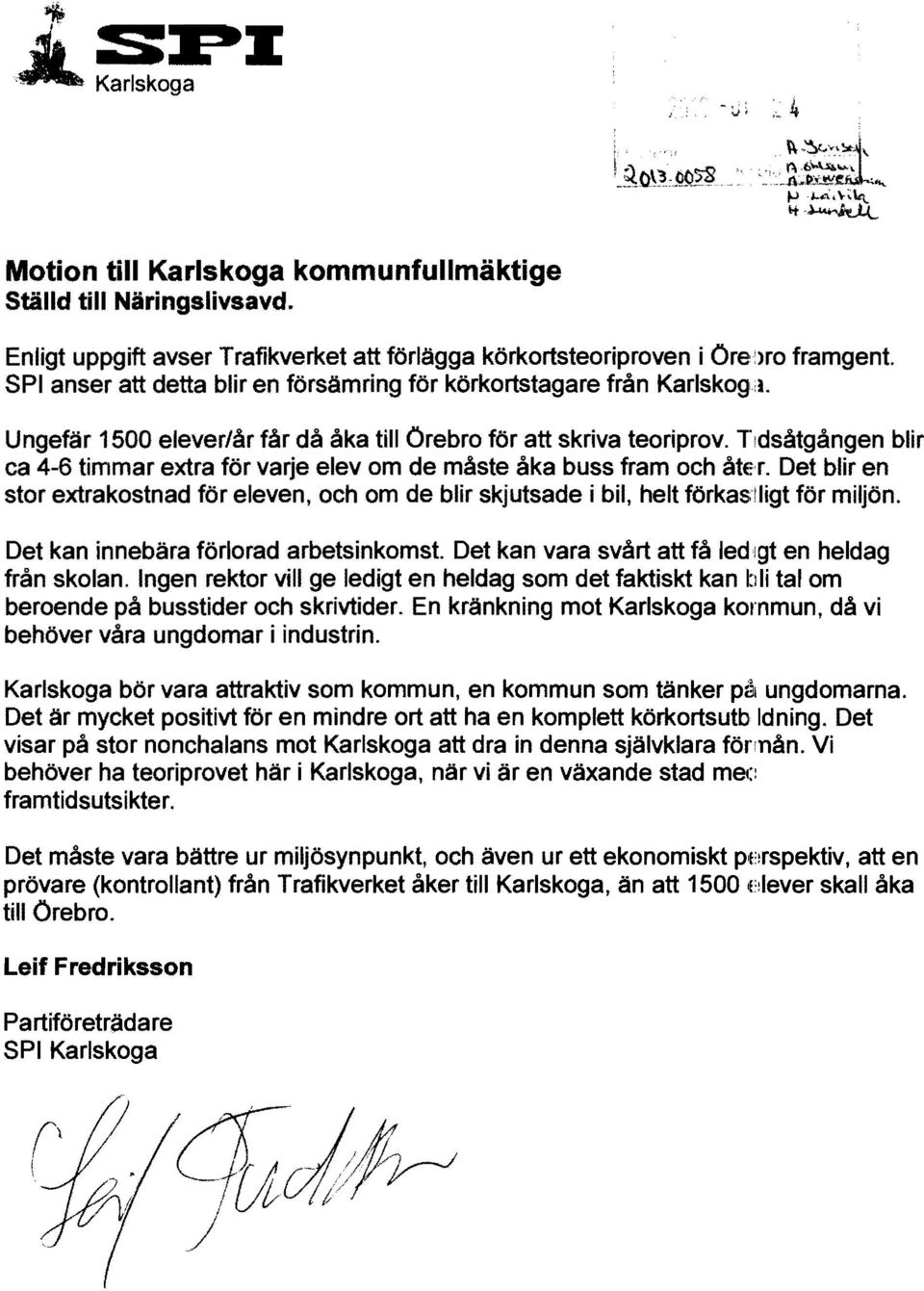 Tidsåtgången blir ca 4-6 timmar extra för varje elev om de måste åka buss fram och åt r. Det blir en stor extrakostnad för eleven, och om de blir skjutsade i bil, helt förkaslligt för miljön.