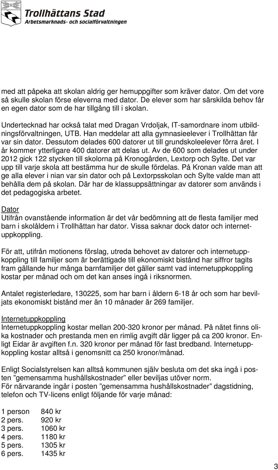 Han meddelar att alla gymnasieelever i Trollhättan får var sin dator. Dessutom delades 600 datorer ut till grundskoleelever förra året. I år kommer ytterligare 400 datorer att delas ut.