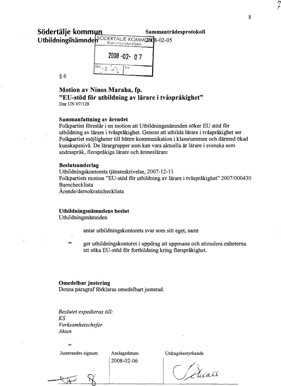 Genom att utbildå lärare i tvåspråkighet ser Folkpartiet möjligheter till bättre kommunikation i klassrummen och därmed ökad kunskapsnivå.